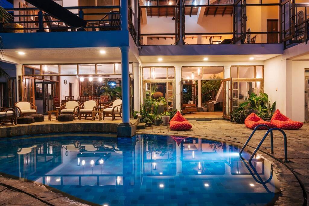 Santi Beach House With Pool & Beach Weligama Ngoại thất bức ảnh