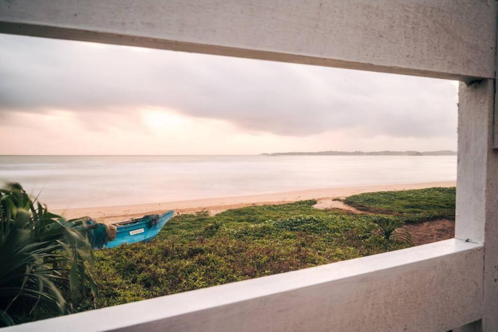 Santi Beach House With Pool & Beach Weligama Ngoại thất bức ảnh