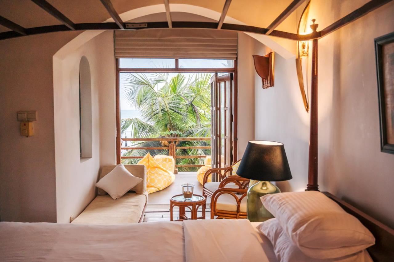 Santi Beach House With Pool & Beach Weligama Ngoại thất bức ảnh