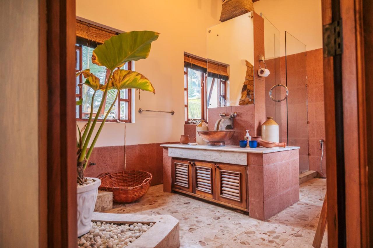 Santi Beach House With Pool & Beach Weligama Ngoại thất bức ảnh