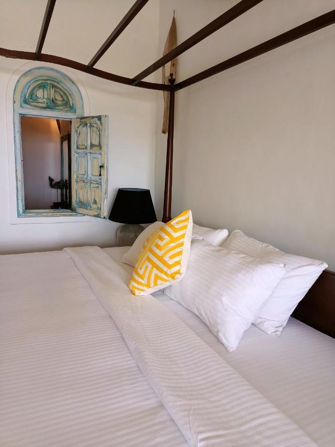 Santi Beach House With Pool & Beach Weligama Ngoại thất bức ảnh